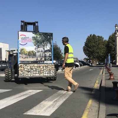 installation des panneaux a la gare de la rochelle rc2c